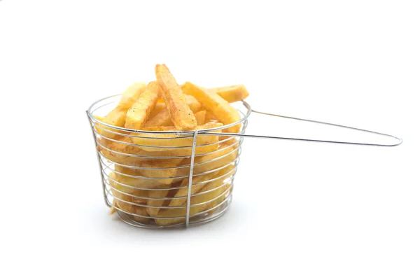 Close Van Frites Een Klein Metalen Mandje Witte Achtergrond — Stockfoto