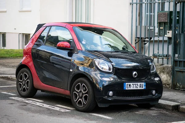 Mulhouse Frankrijk Januari 2021 Vooraanzicht Van Zwarte Rode Smart Microcar — Stockfoto