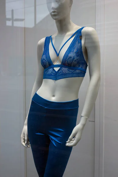 Primer Plano Sujetador Azul Las Leggins Azules Maniquí Una Tienda —  Fotos de Stock