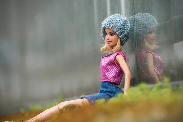 Mulhouse Francia Marzo 2021 Ritratto Bambola Barbie Con Cappello Lana — Foto Stock