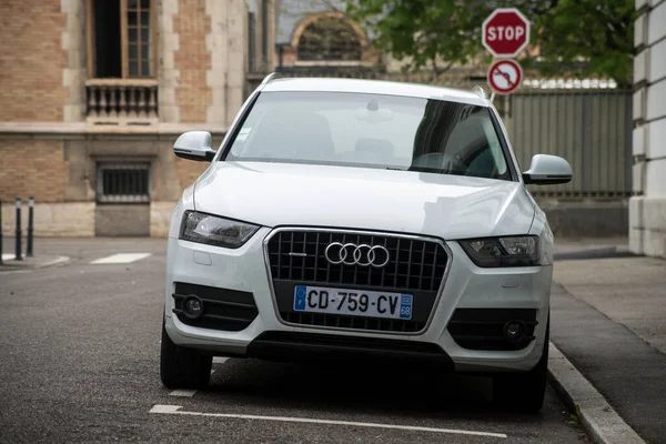 Mulhouse França Abril 2021 Vista Frontal Audi Branco Famoso Carro — Fotografia de Stock