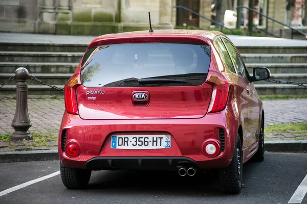 Mulhouse Frankrijk April 2021 Achteraanzicht Rode Kia Picanto Sport Geparkeerd — Stockfoto