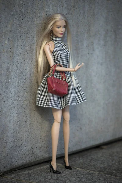 Mulhouse França Maio 2021 Retrato Boneca Barbie Loira Vestindo Vestido — Fotografia de Stock