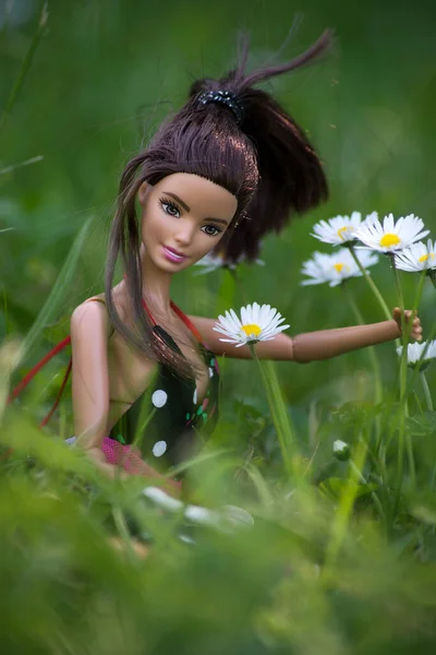 Mulhouse Francia Mayo 2021 Retrato Una Muñeca Barbie Morena Con —  Fotos de Stock