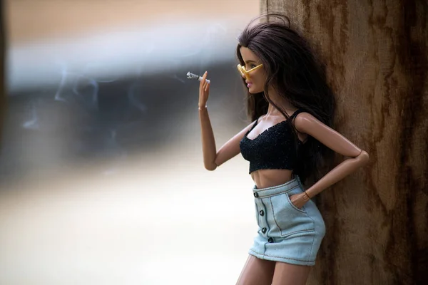 Mulhouse Francie Června 2021 Portrét Brunetky Barbie Panenky Mini Modré — Stock fotografie