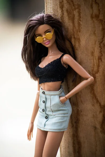 Mulhouse Francie Června 2021 Portrét Brunetky Barbie Panenky Mini Modré — Stock fotografie