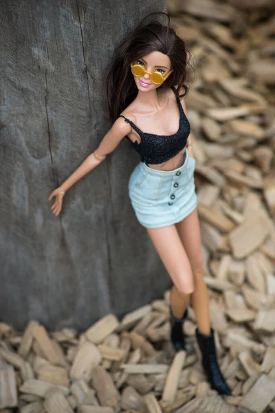 Mulhouse França Junho 2021 Retrato Boneca Barbie Morena Vestindo Uma — Fotografia de Stock