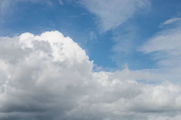 Detailní Velký Cumulo Nimbus Mrak Modrém Pozadí Oblohy — Stock fotografie