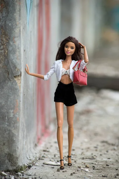 Mulhouse Francie Června 2021 Portrét Brunetky Barbie Panenky Černé Klasické — Stock fotografie
