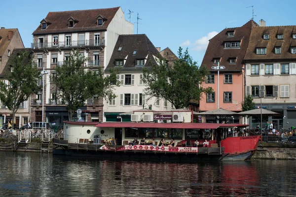 Štrasburk Francie Července 2021 Pohled Lidi Restauračním Člunu Řece — Stock fotografie