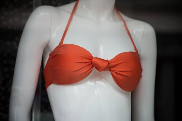 Zbliżenie Pomarańczowy Biustonosz Bikini Manekin Salonie Mody — Zdjęcie stockowe