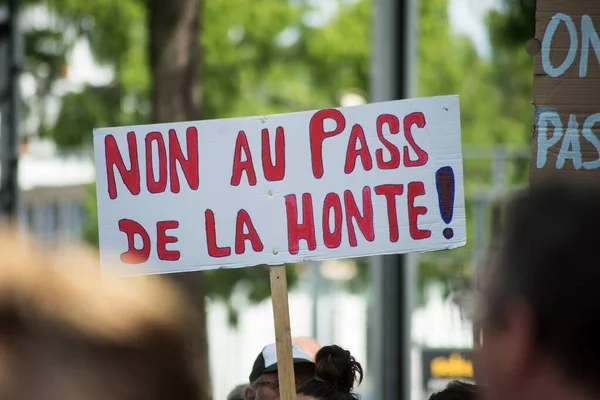 Mulhouse Francia Luglio 2021 Persone Che Protestano Strada Contro Pass — Foto Stock