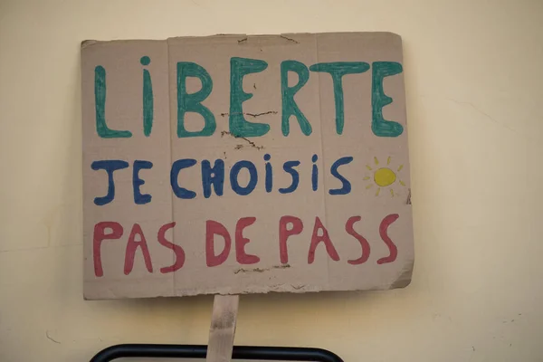 Gros Plan Bannière Dans Rue Avec Texte Français Liberte Choisi — Photo