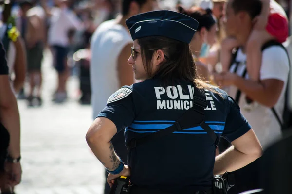 Mulhouse Frankrike Augusti 2021 Porträtt Poliskvinna Stående Gatan Protestmarsch Mot — Stockfoto