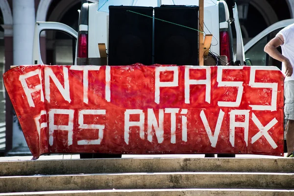 Vista Bandeira Vermelha Rua Com Texto Francês Pass Pas Tax — Fotografia de Stock