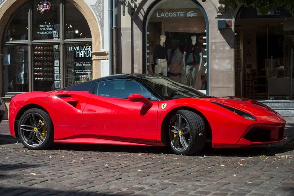 Colmar Francie Září 2021 Profilový Pohled Červené Ferrari Zaparkované Ulici — Stock fotografie