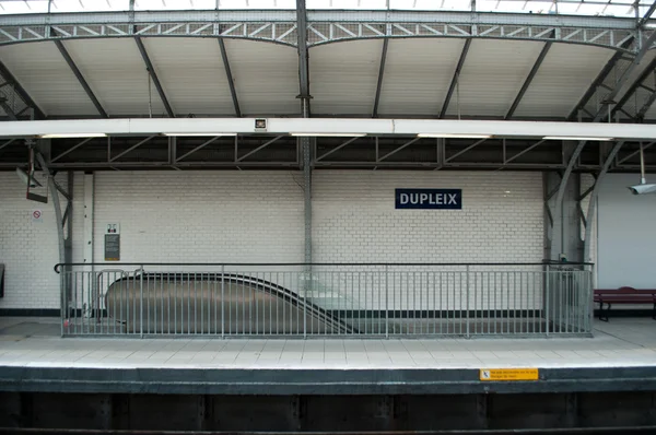 Metropolitan station in Paris (Dupleix) — Stock Photo, Image