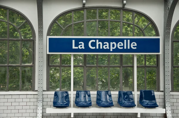 Metropolitan station in Paris (La chapelle) — Stock Photo, Image