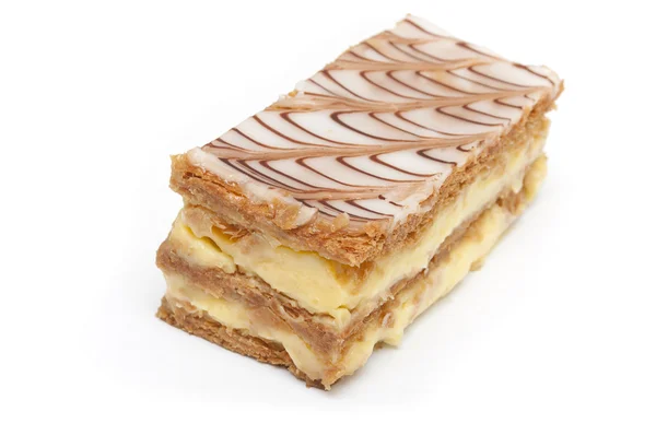 Torta francesa mille-feuille primer plano sobre fondo blanco — Foto de Stock