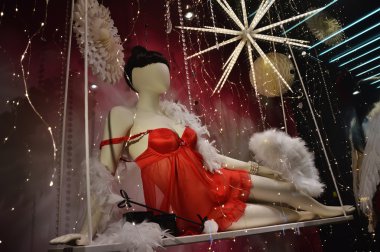 Kırmızı iç çamaşırı seksi