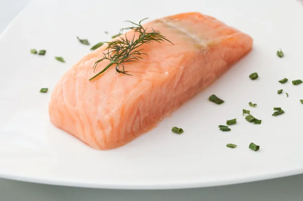 Filete de salmón con hierbas aromáticas —  Fotos de Stock