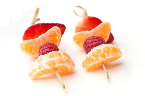 Fruits skewer presentation on white background — Stock Photo, Image