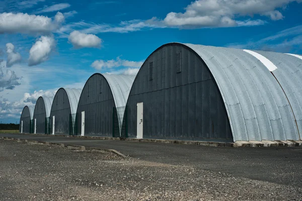 Hangar in luchtvaartterrein Stockfoto