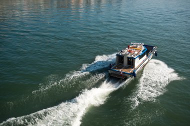 Basel - Swtitzerland - 11 Şubat 2015 - Ren Basel İsviçre polisi tekne