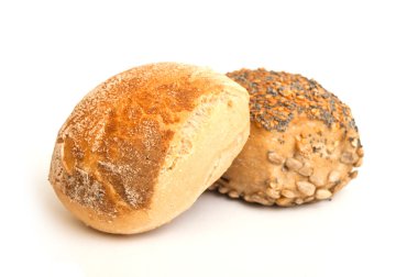 Beyaz arka planda küçük ekmek