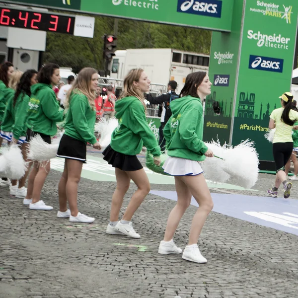 Paris - France - 6 th April 2014 - Marathon of Paris - finishing line girls — Stock Photo, Image