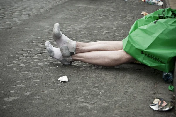Paris - Frankrike - 6: e April 2014 - maraton i Paris - kvinna utan skor — Stockfoto