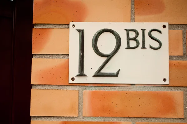 Entrada privada del edificio con número 12bis — Foto de Stock