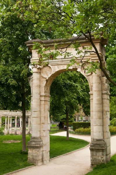 Antico cancello a Park Monceau a Parigi — Foto Stock