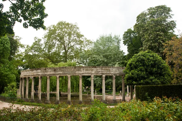 Architettura antica nel Parco Monceau a Parigi — Foto Stock