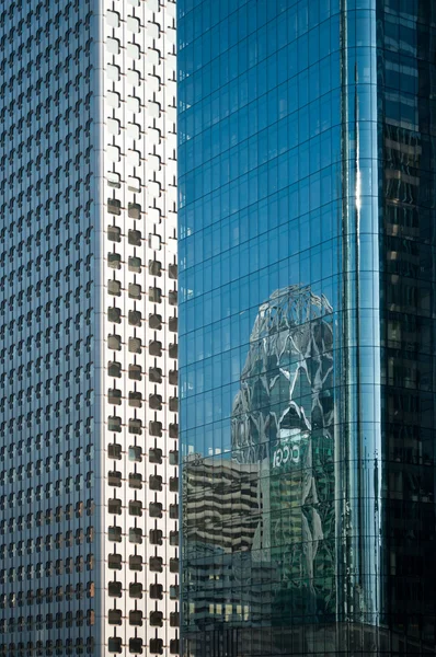 PARIS - France - 23 March 2015 - La defense Buildings reflexion — Stock Photo, Image