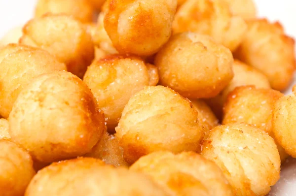 Bolas de patatas sobre fondo blanco — Foto de Stock