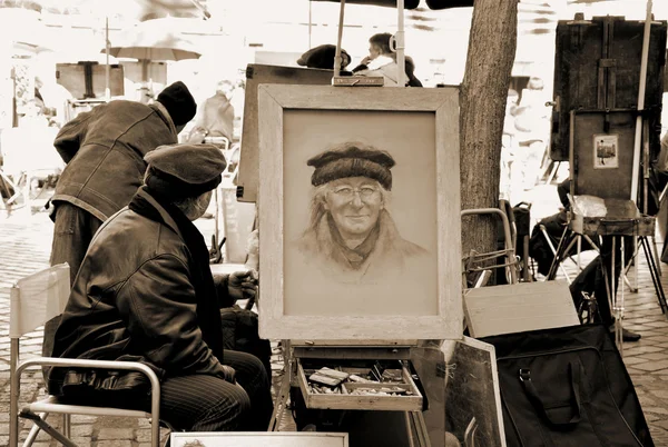 PARIS - France - 8 June 2009 - painter artist in Montmartre quarter