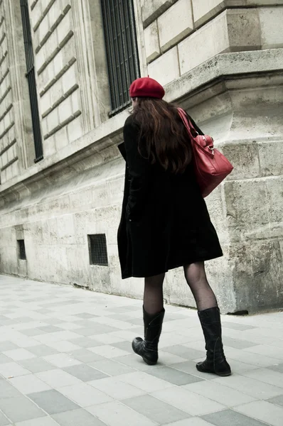 Paris - Frankrijk - 22 mei 2013 - mode vrouw in place de la Concorde in Parijs — Stockfoto