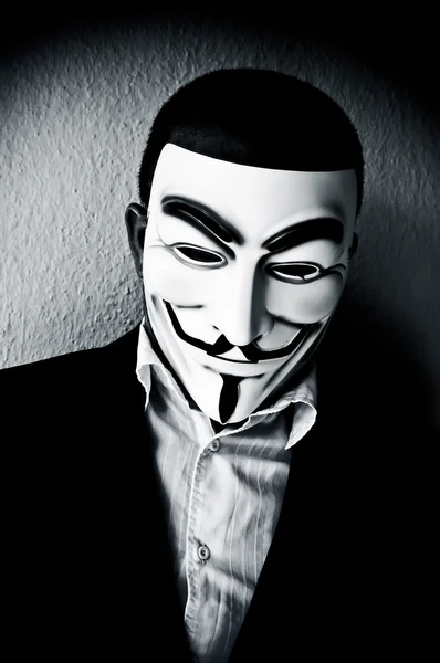 Homme en costume homme d'affaires et masque Vendetta — Photo