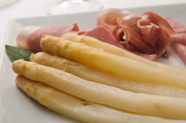 Asperges jaunes et confiture italienne — Photo