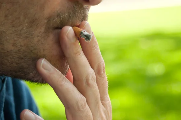 Man with cigarette in outdoor closeup — Stock Photo, Image