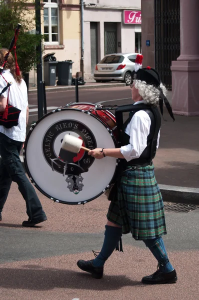 米卢斯-法国-2015 年 6 月 14 日-苏格兰音乐家为和平示威期间 — 图库照片