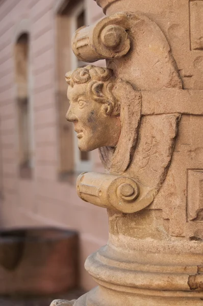 Closeup gestenigd culumns in Bartholdy museum in Colmar — Stockfoto