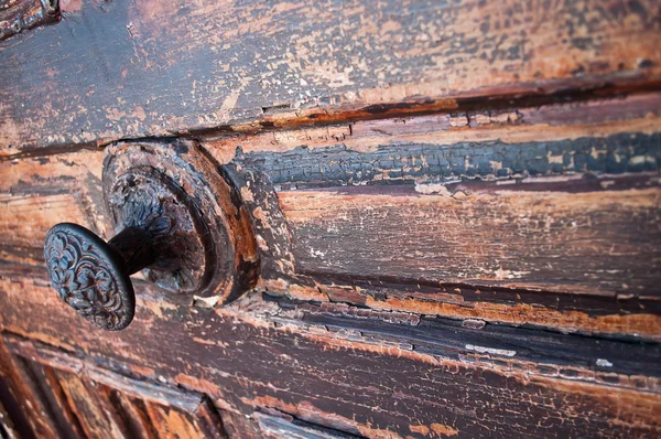 Närbild av peeling paint dörr — Stockfoto