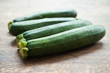 ahşap arka plan üzerinde mini kabak closeup