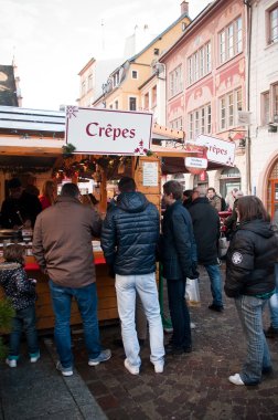 Mulhouse - Fransa - 22 Kasım 2015 - creperie Noel pazarında