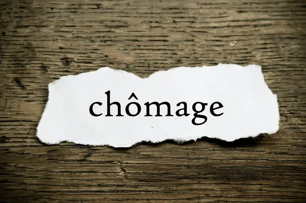 Begreppet meddelande på papper på trä skrivbord bakgrund - Chomage (arbetslösheten i franska) — Stockfoto