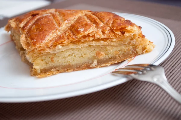 Gros plan de gâteau roi français pour la fête épiphanie — Photo