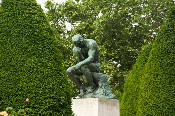 Tänkandet i rodin museum i paris - tagit 14 juni 2013 — Stockfoto