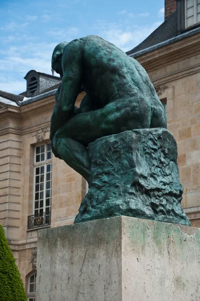 Tänkandet i rodin museum i paris - tagit 14 juni 2013 — Stockfoto